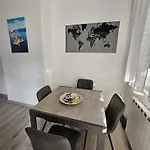 View Мейна